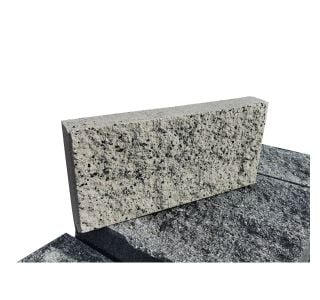 BETONSKA PLOŠČA KOGRAD CEPLJENA MALA BELA 40X19.5X5.5